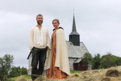 Sverre-og-Ingeborg-foran-kirka